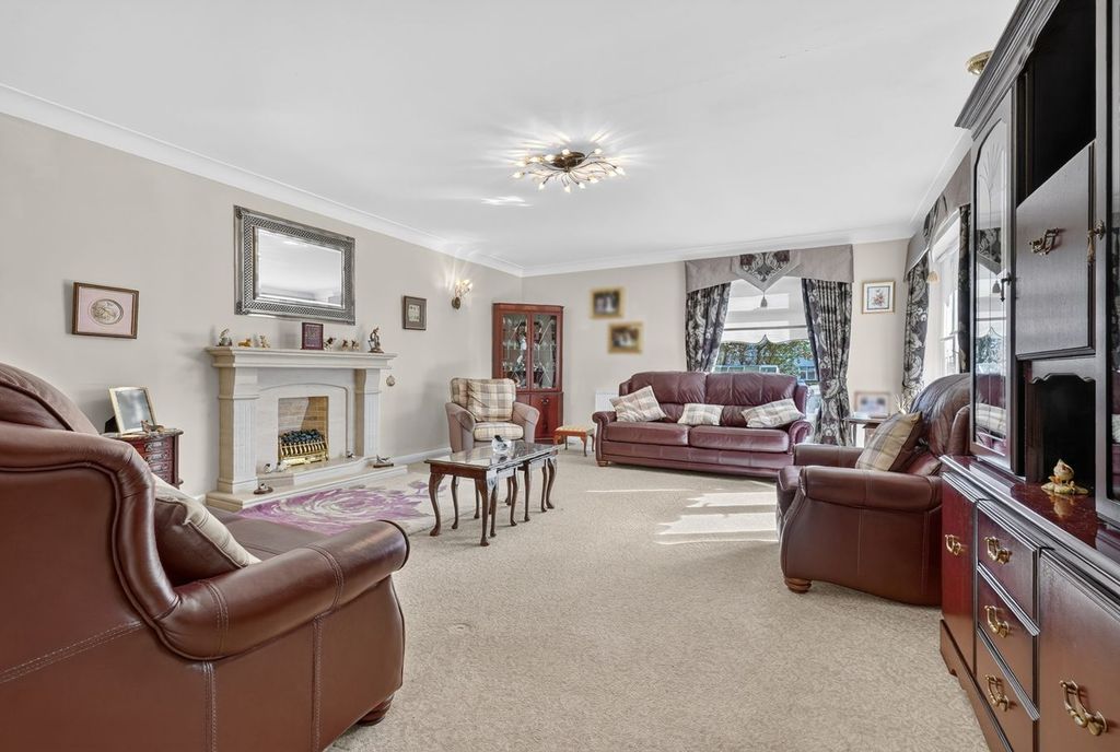 Property photo 3 of 32