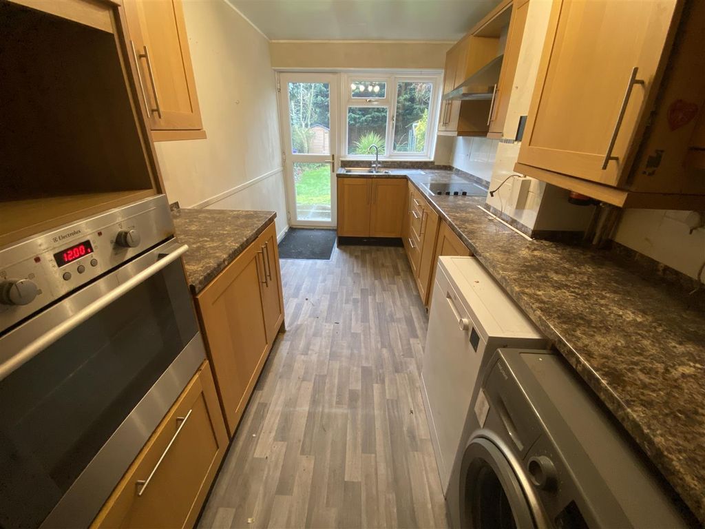 Property photo 3 of 13 Kitchen