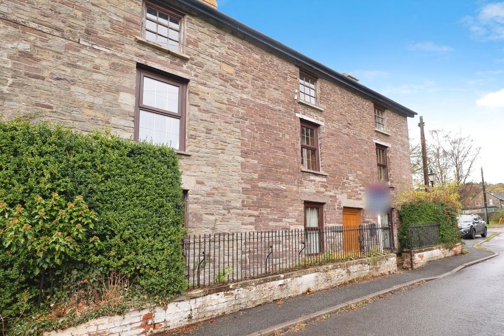 Property photo 1 of 28