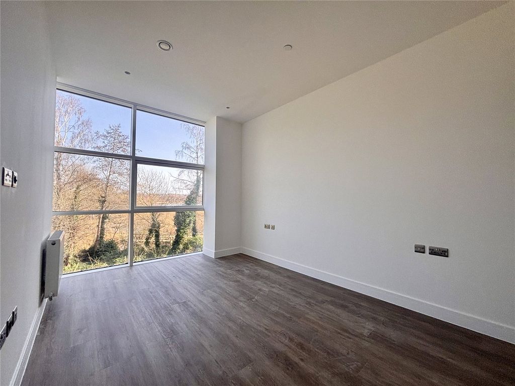 Property photo 3 of 27 Picture No. 05