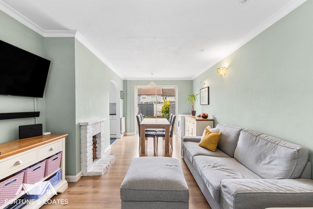 Property photo 3 of 21 Perryspring_17.Jpg