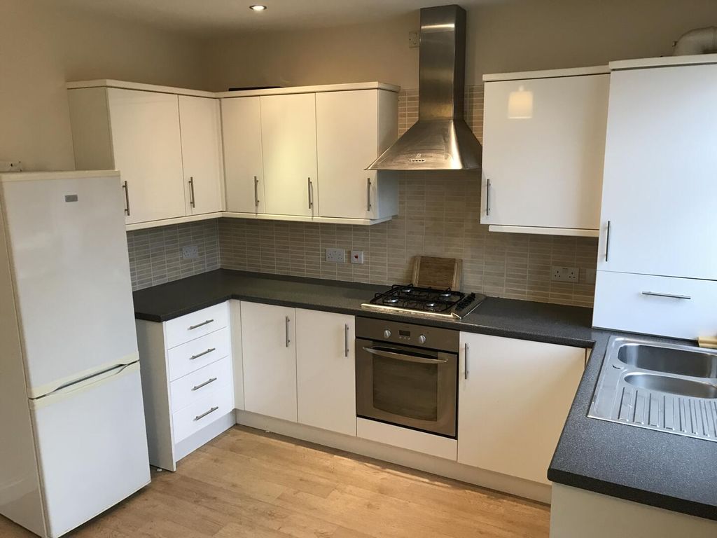 Property photo 3 of 9 Kitchen