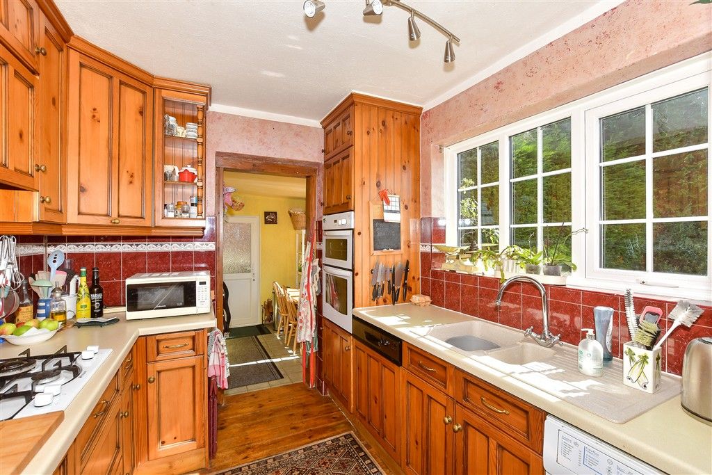 Property photo 3 of 12 Kitchen