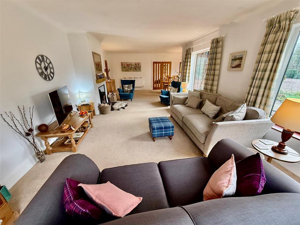 Property photo 3 of 29 Lounge/Dining Room