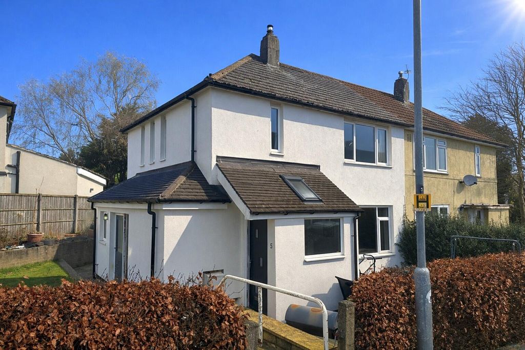 Property photo 1 of 17 Front (Exterior)