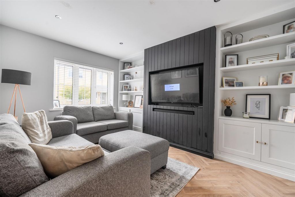 Property photo 2 of 22 1446038-10-69De356872E1c.Jpg