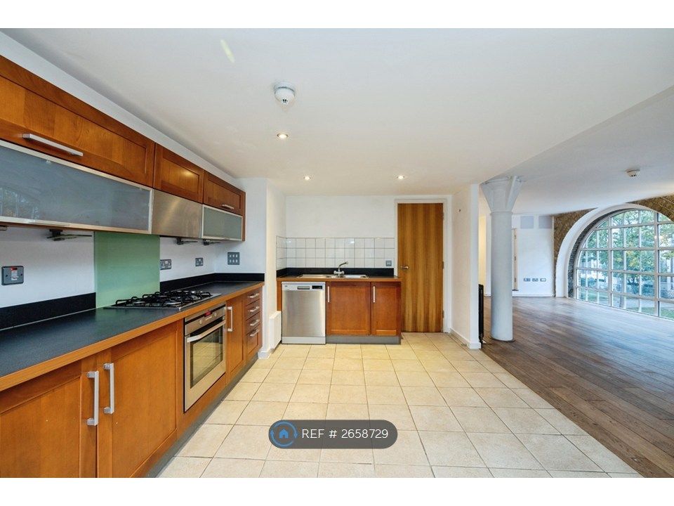 Property photo 3 of 12 Kitchen