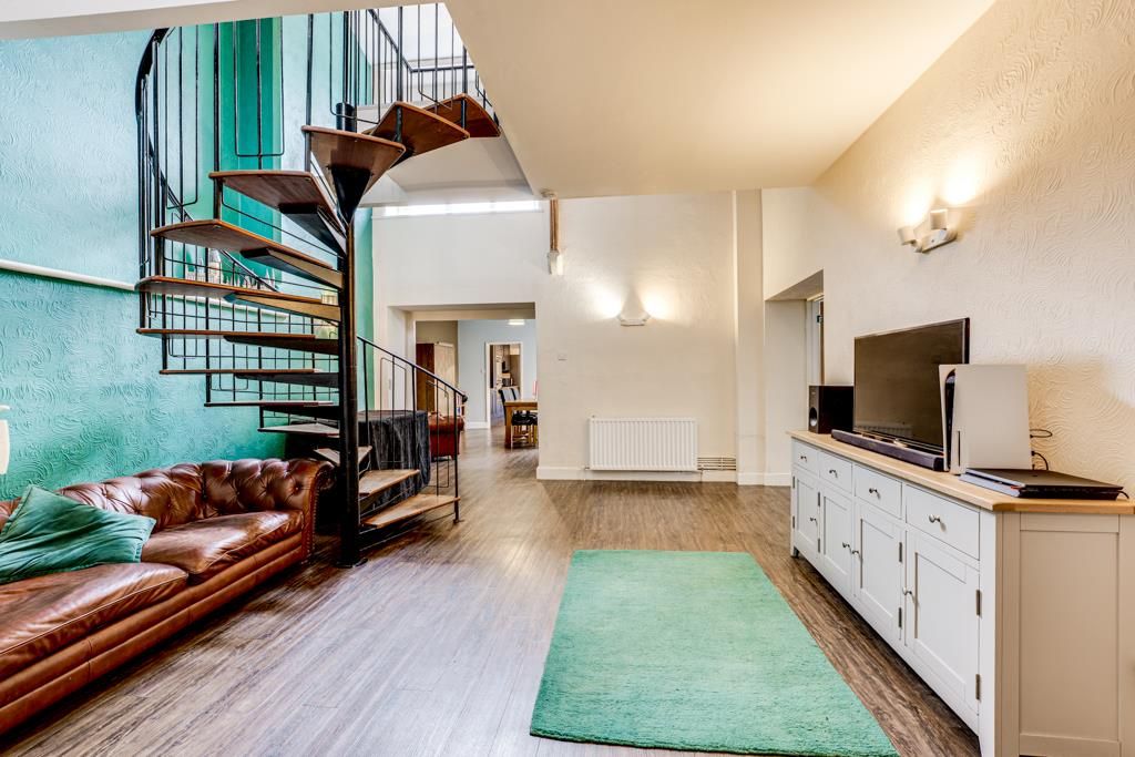 Property photo 2 of 54 8 Church Street, Burton Latimer-29.Jpg