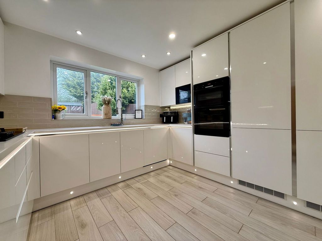 Property photo 3 of 33