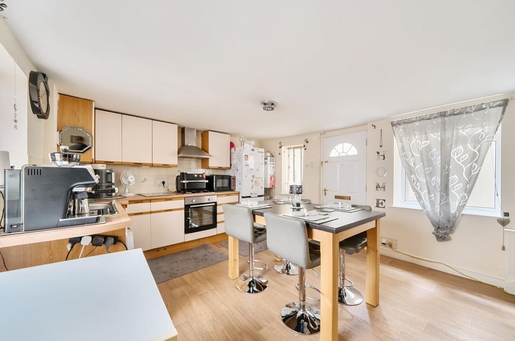 Property photo 2 of 11 Seddons, Tiverton