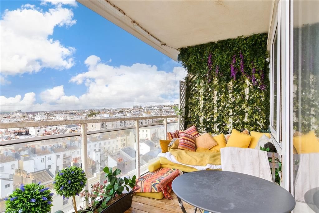 Property photo 3 of 12 Balcony / Terrace