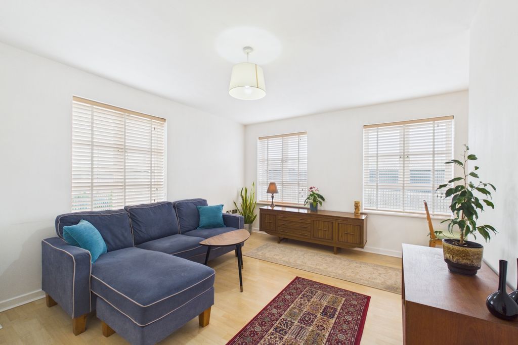 Property photo 2 of 10 Cam02279G0-Pr0051-Still006