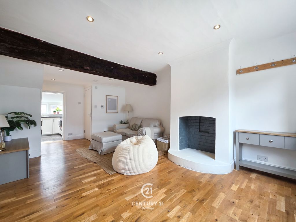 Property photo 3 of 18 E02051 (17)