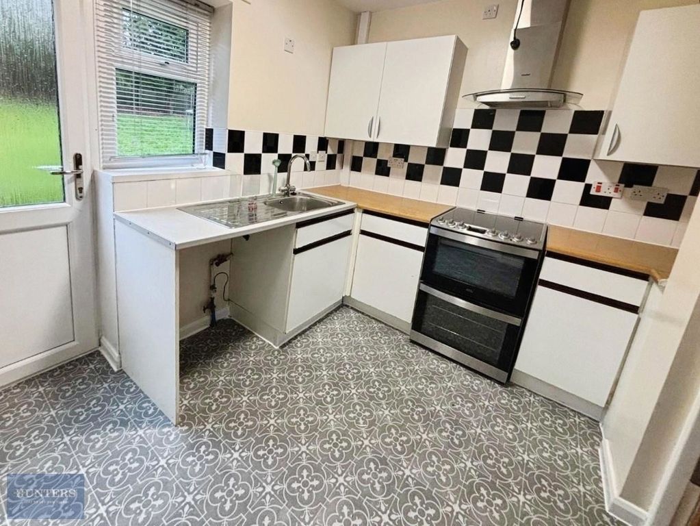 Property photo 3 of 9 6