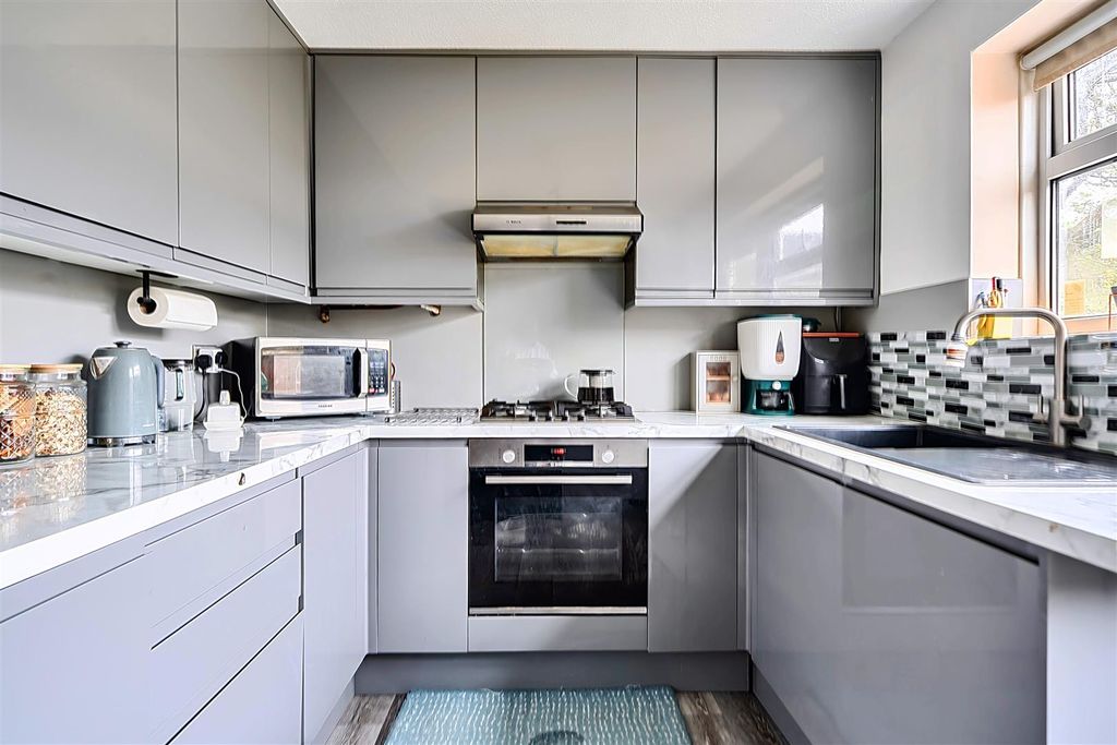 Property photo 3 of 21 1433488-13-69c66Fda7d793.Jpg