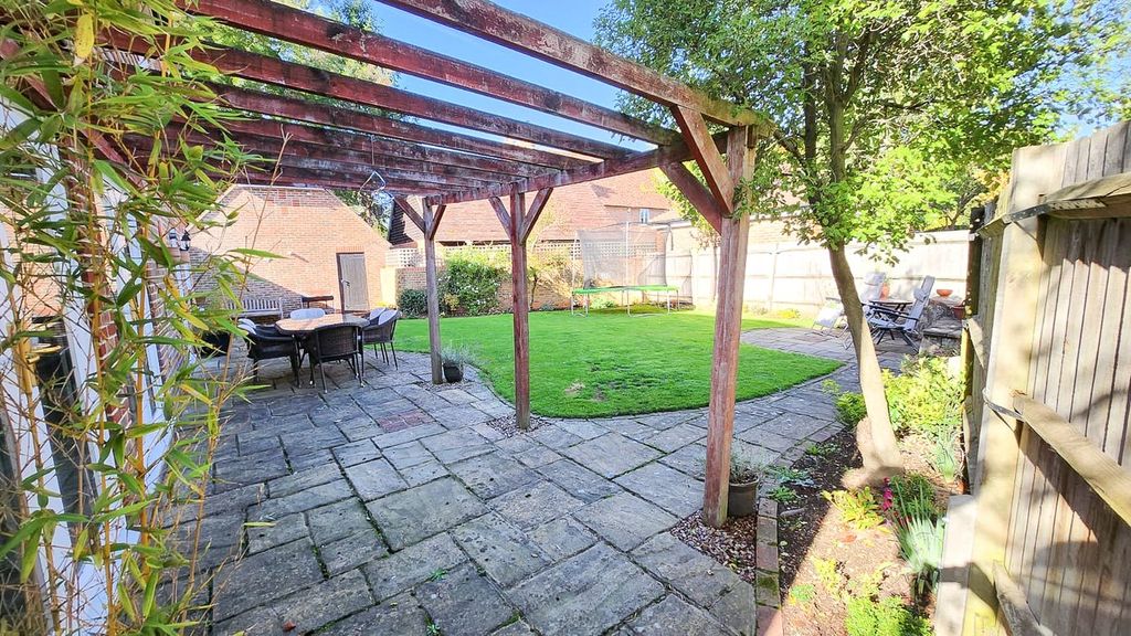 Property photo 2 of 23