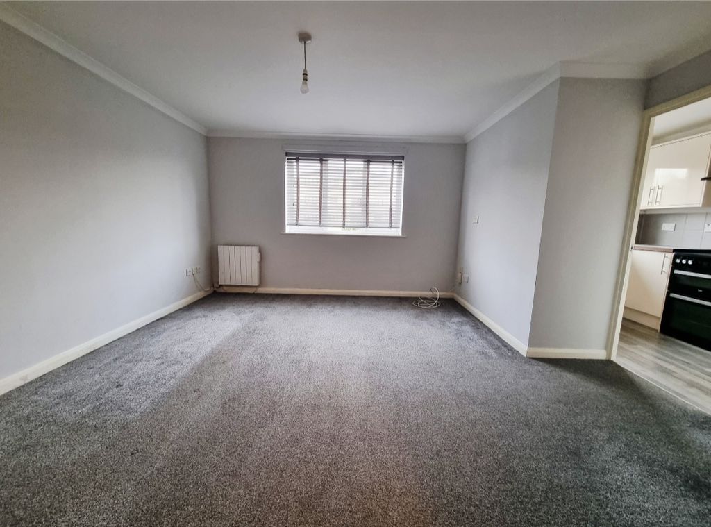 Property photo 3 of 7 Living Room