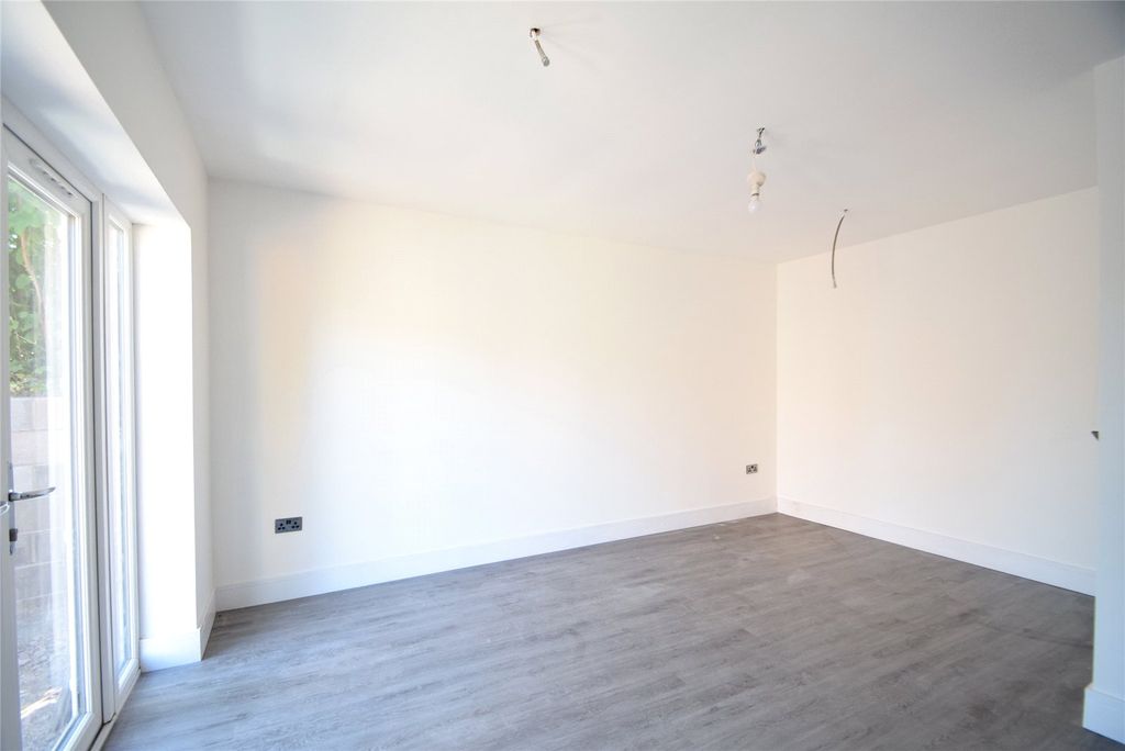 Property photo 3 of 8 Picture No. 05