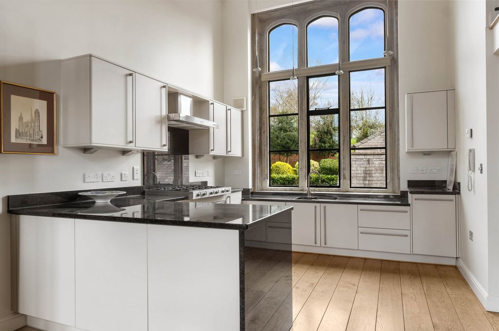 Property photo 3 of 24