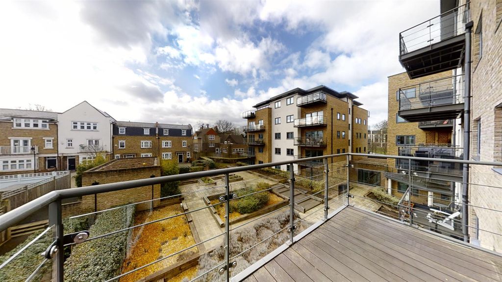 Property photo 3 of 11