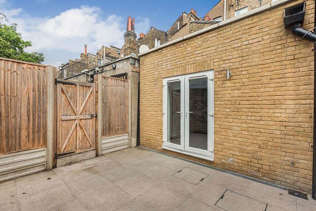 Property photo 3 of 27