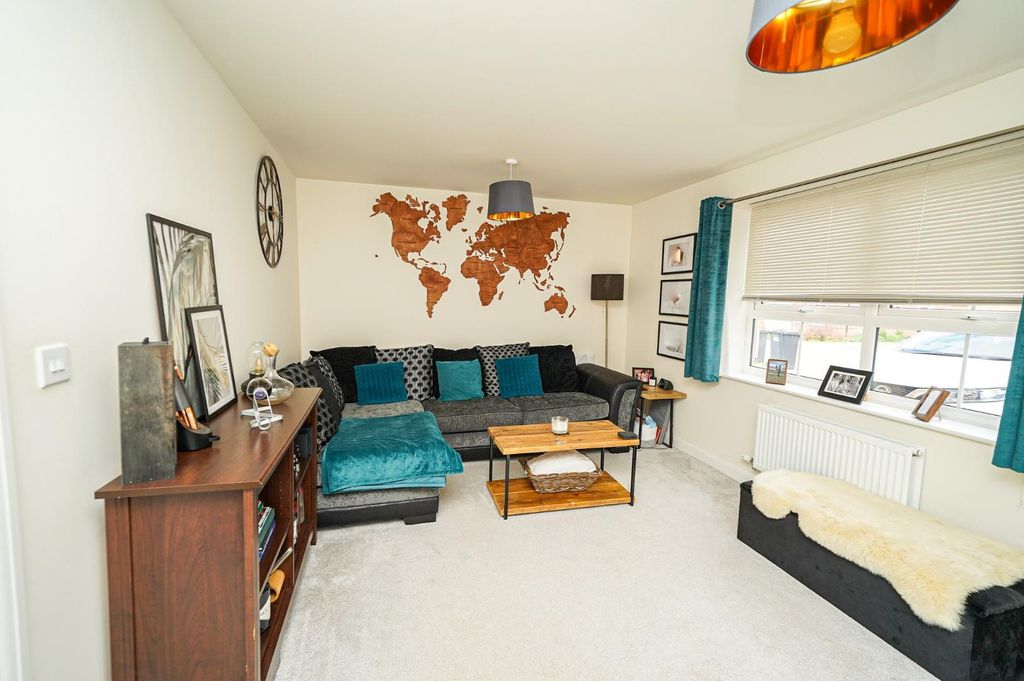 Property photo 2 of 22