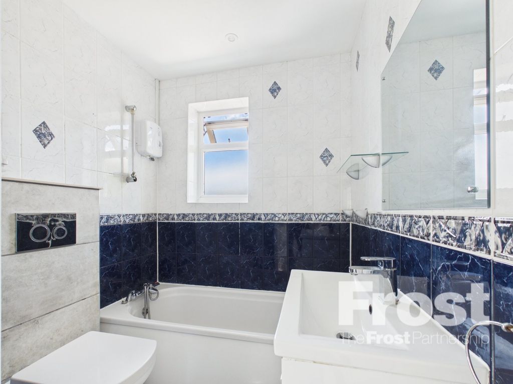 Property photo 2 of 10 Bathroom