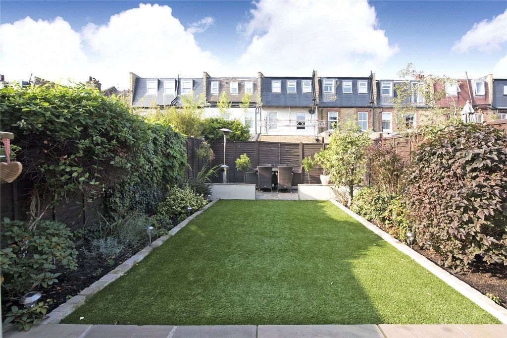 Property photo 3 of 8 Picture No. 20