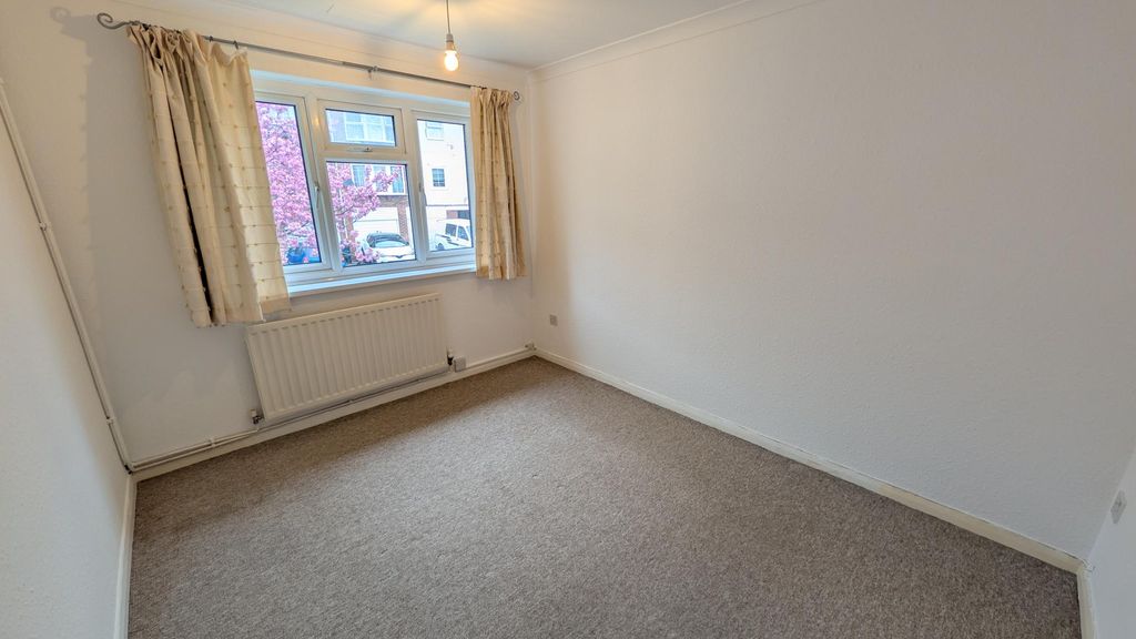 Property photo 3 of 6