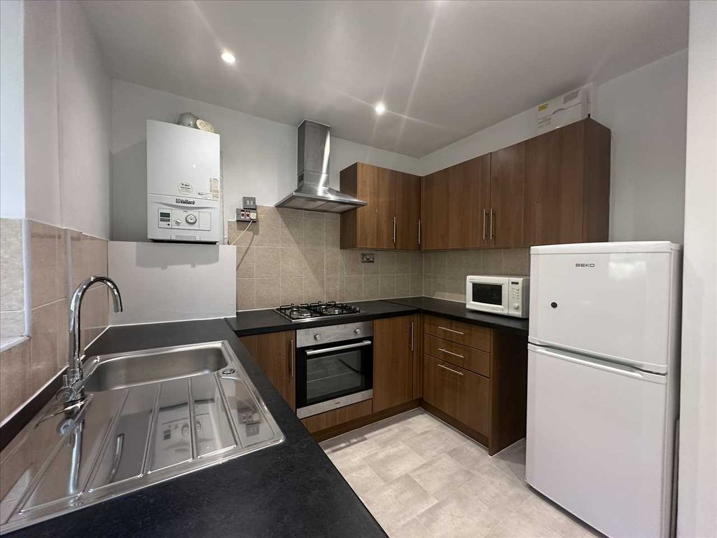 Property photo 3 of 7 Kitchen