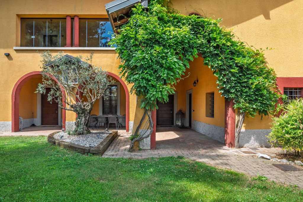 Property photo 3 of 49