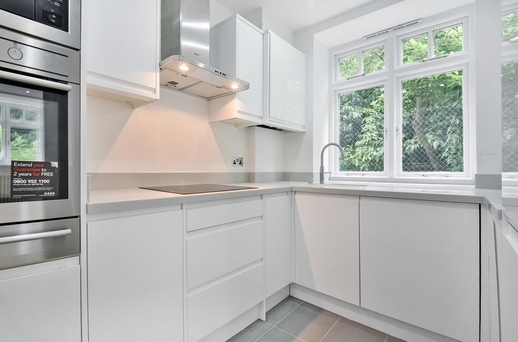 Property photo 2 of 11 Kitchen