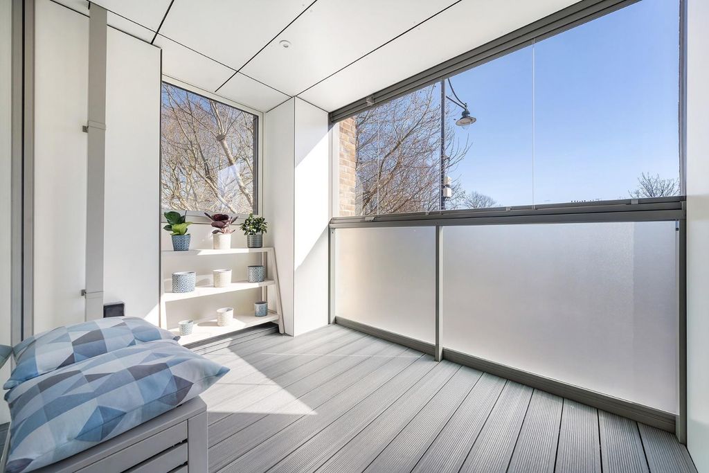 Property photo 2 of 18 Winter Garden.Jpg