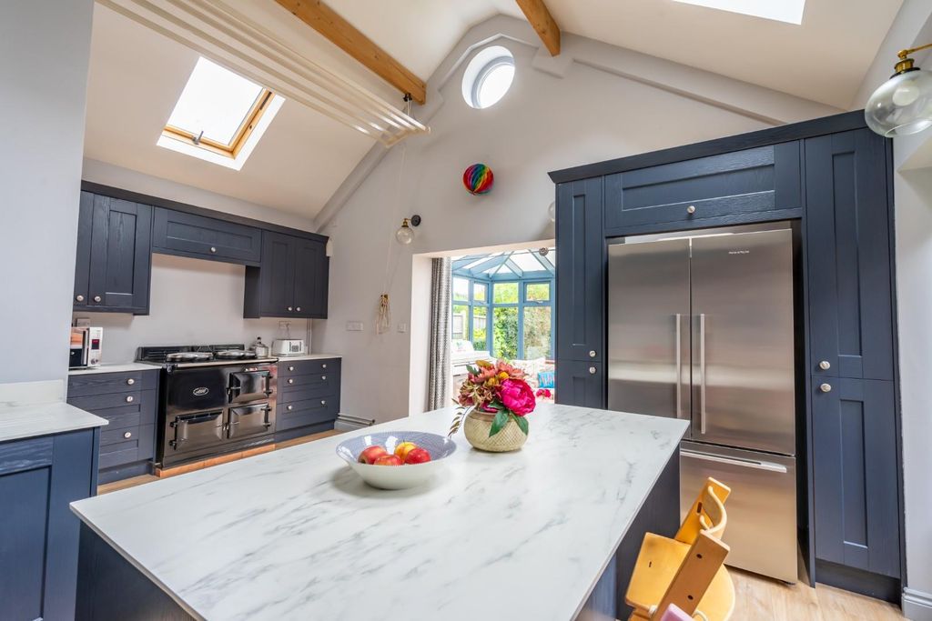 Property photo 2 of 16 M4