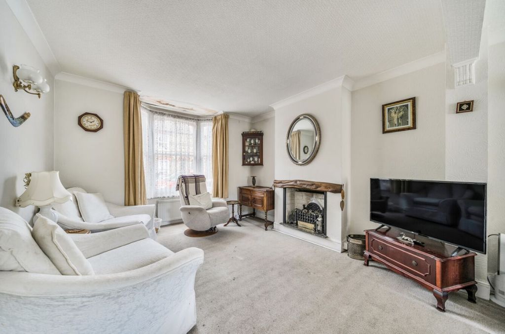 Property photo 2 of 17