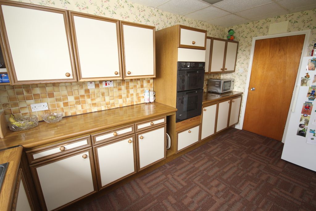 Property photo 3 of 29 Kitchen