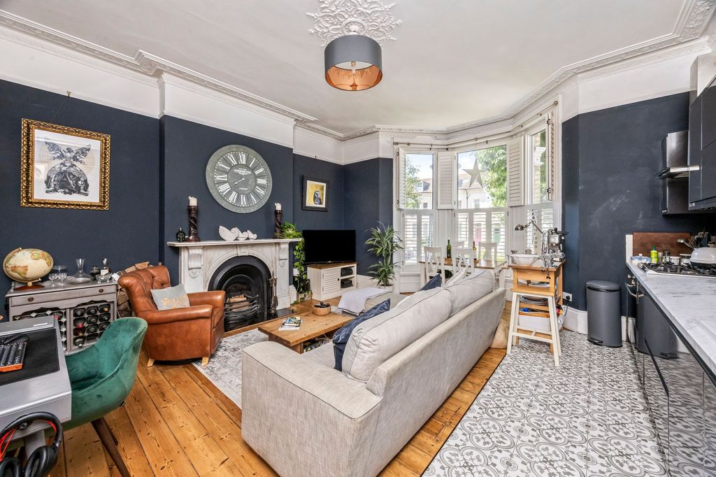 Property photo 2 of 13