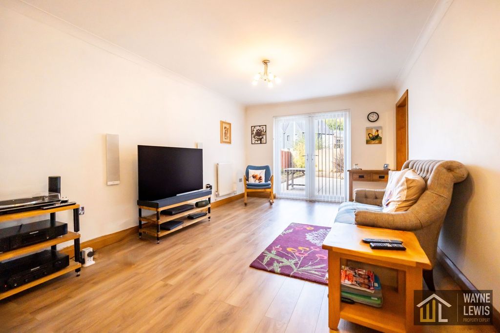 Property photo 3 of 33