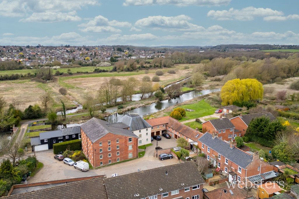 Property photo 2 of 23