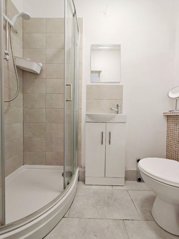 Property photo 2 of 16 Room1 Ensuite