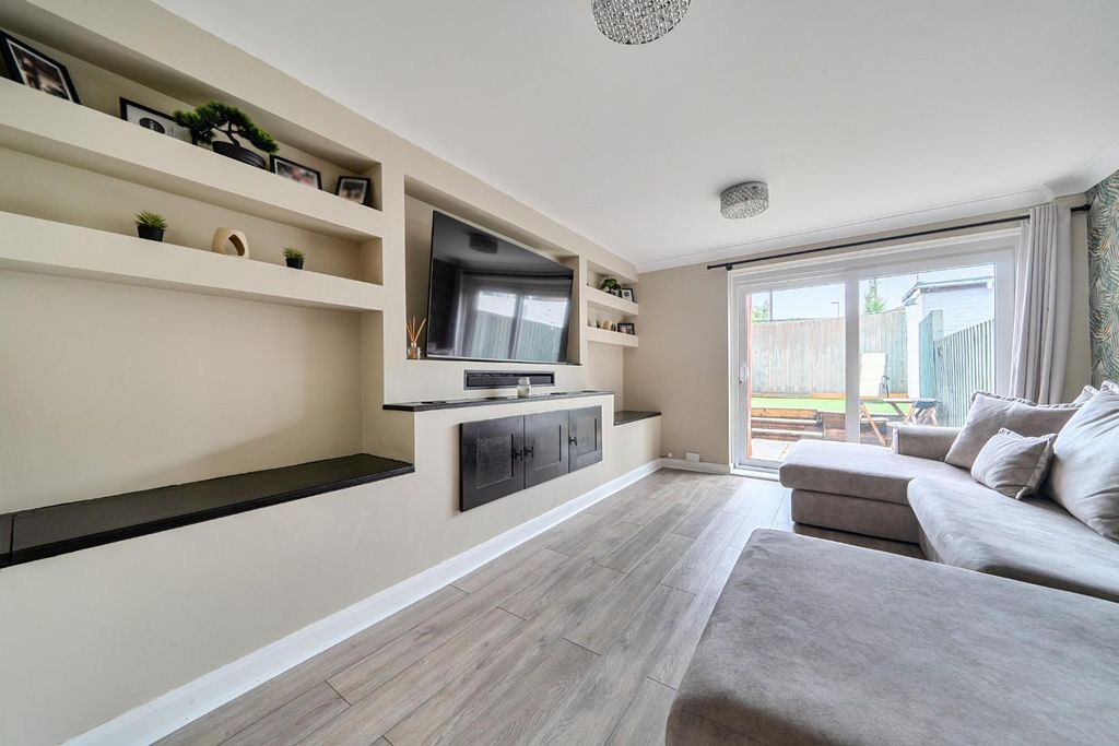 Property photo 2 of 16 1-6A2Bc256dc615-1472454-1-6A2Adae1E1c65-1.Jpg
