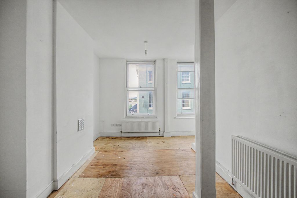 Property photo 2 of 12 Flat 1, 386 High Street Rochester, Rochester, Kent, Me1 1Dj
