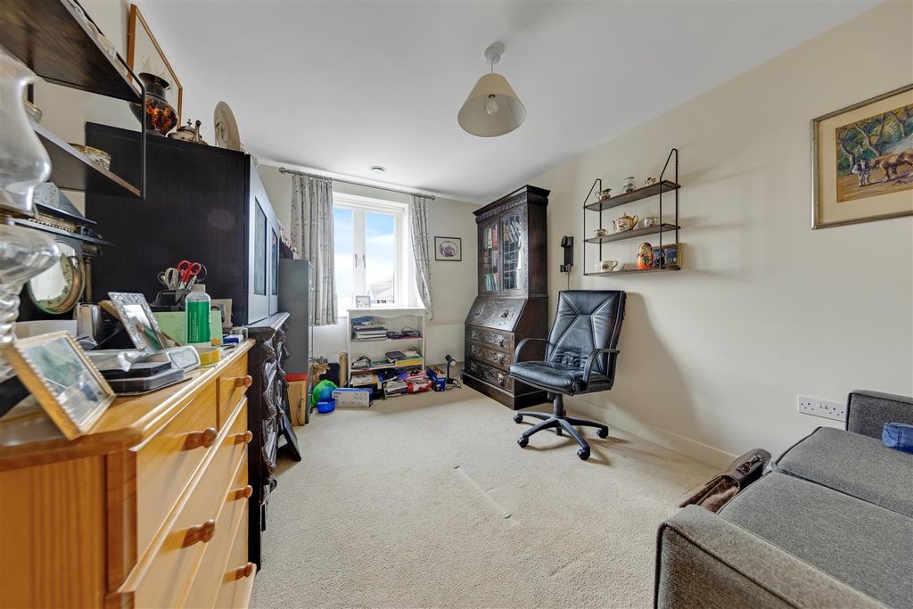 Additional image 9 of 2 bed flat for saleStation Road, Hook RG27
