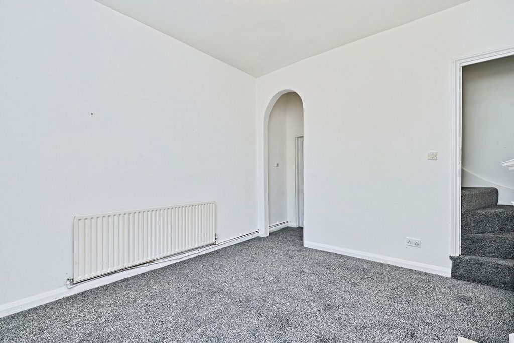 Property photo 3 of 12 Pbox-Img.Jpg