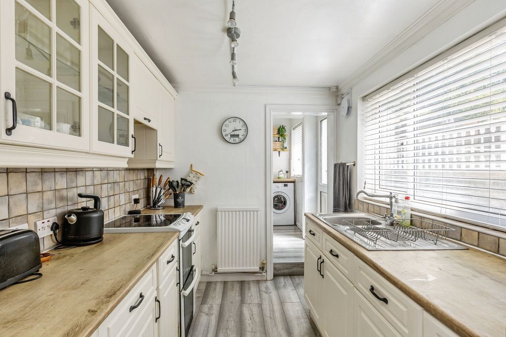 Property photo 3 of 18 Pbox-Img.Jpg