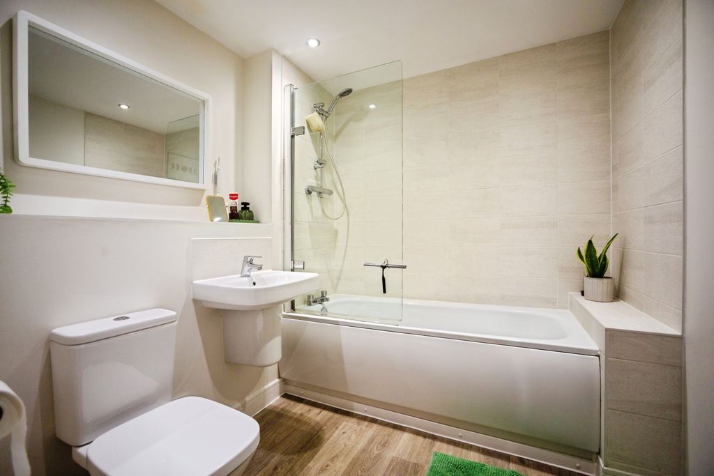 Property photo 3 of 14 Bathroom