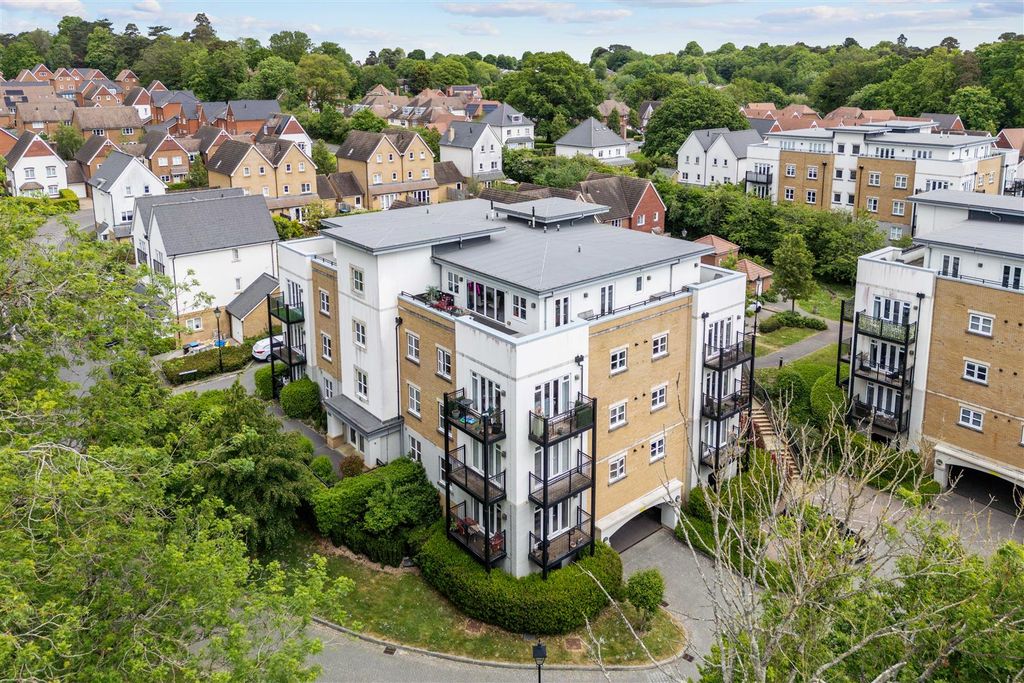 Property photo 1 of 16 11 Bentham House-3.Jpg