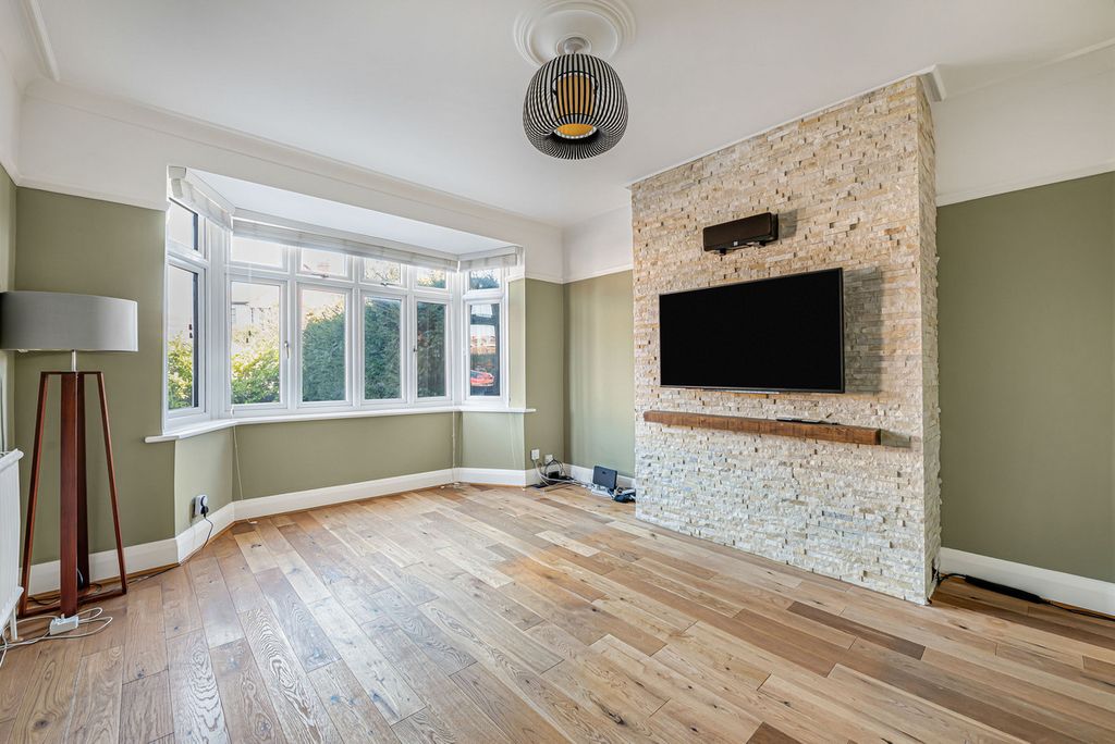 Property photo 2 of 27