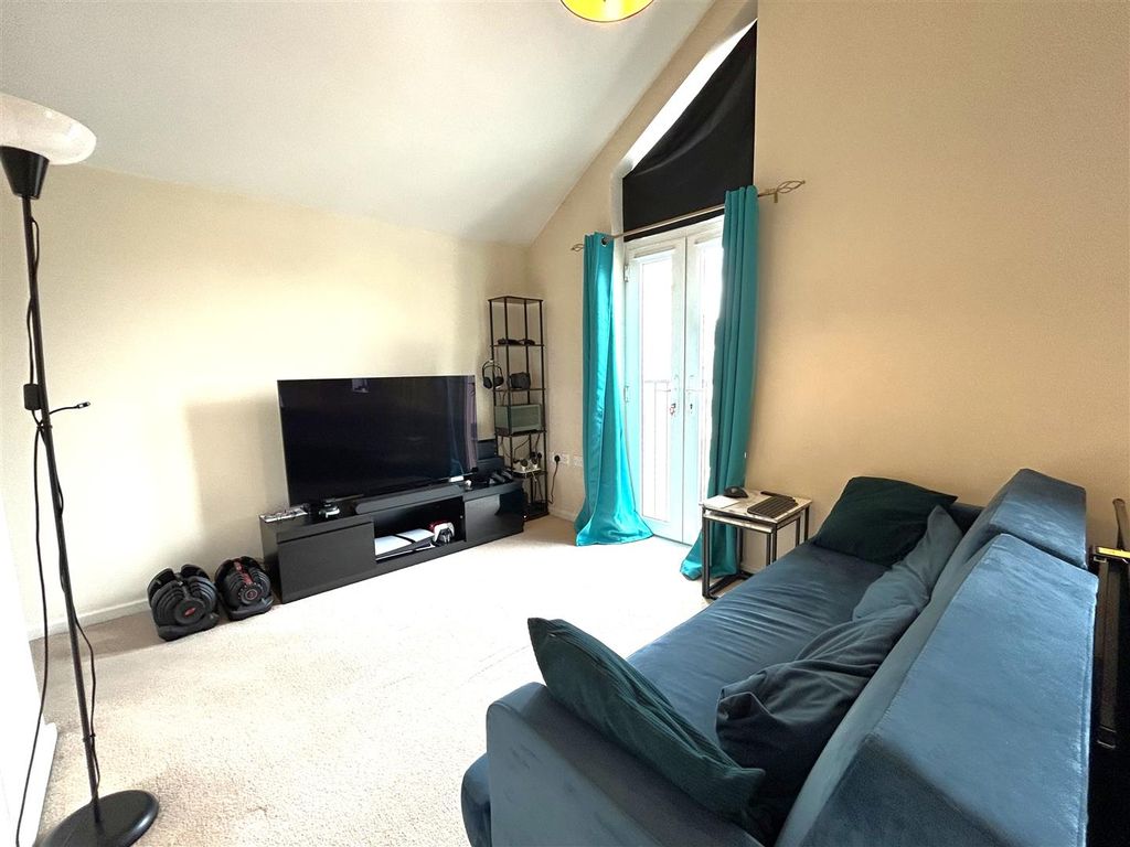 Property photo 3 of 7 Lounge