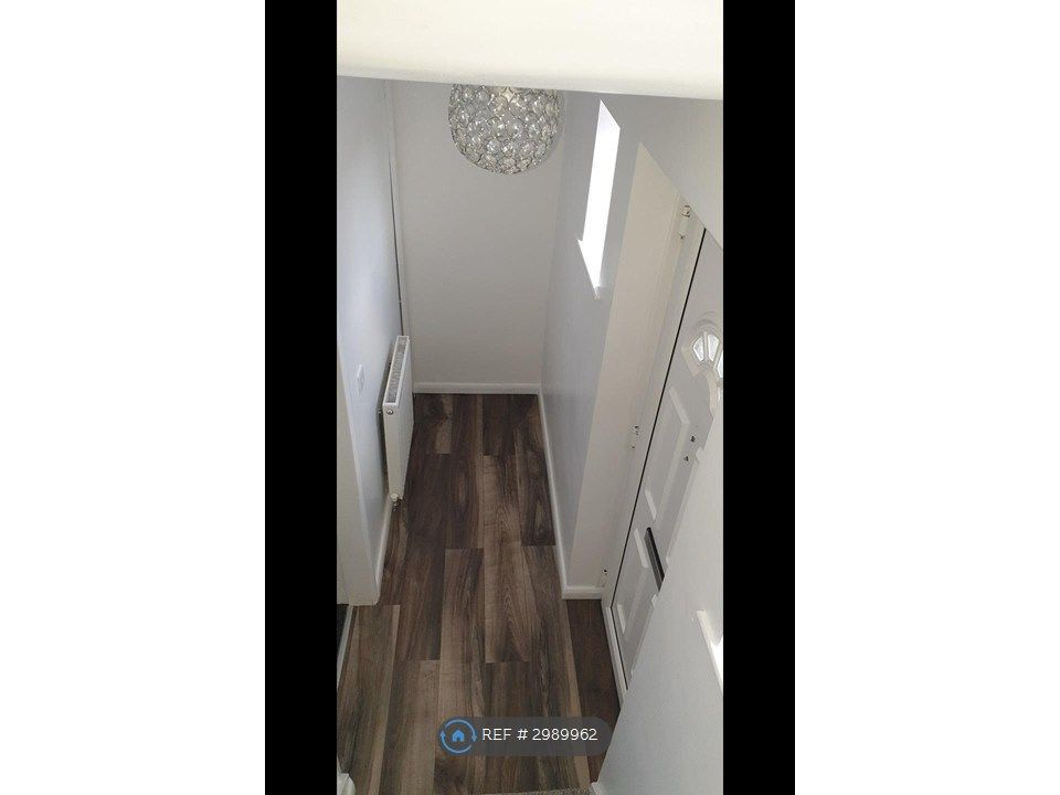 Property photo 2 of 31 Entrance Hall2